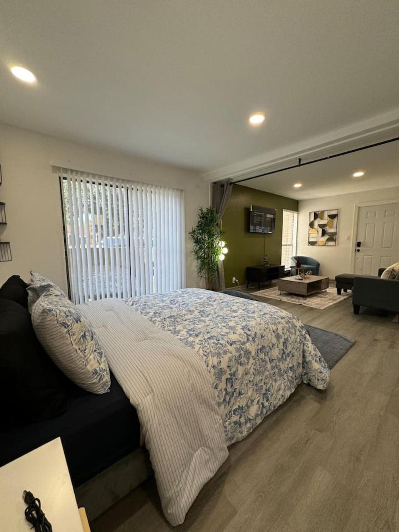 Apartamento Downtown Cozy Abode 5 Min From Field 1bd