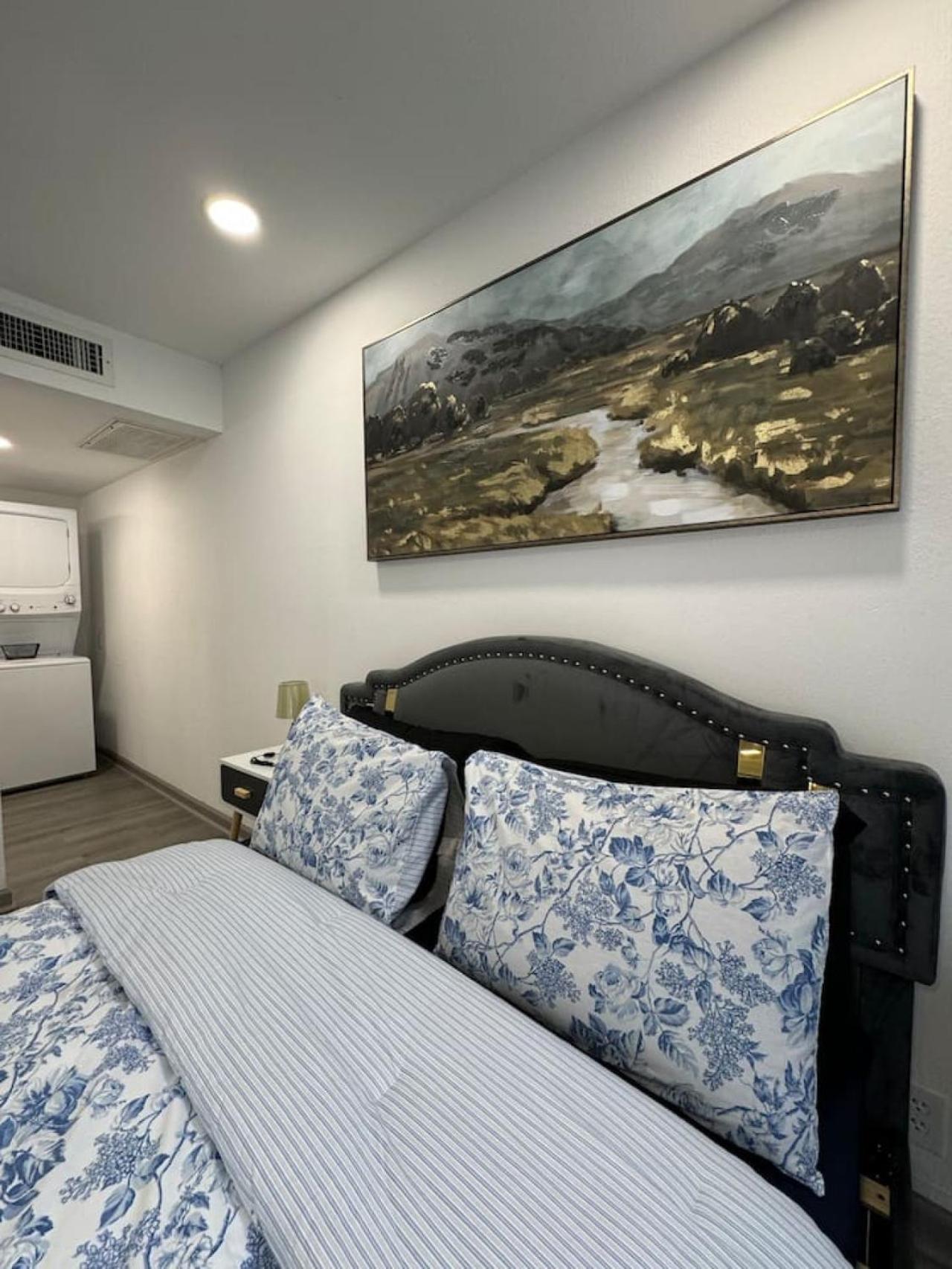 Downtown Cozy Abode 5 Min From Field 1bd Apartment Dallas