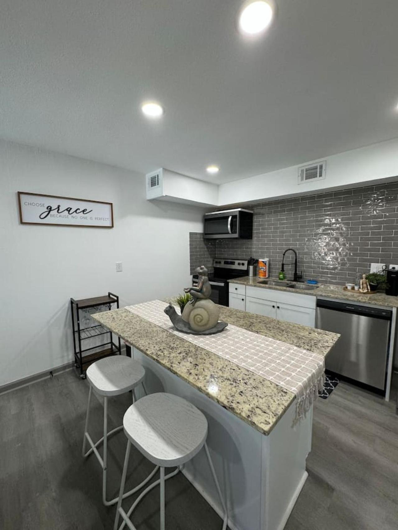 Downtown Cozy Abode 5 Min From Field 1bd *