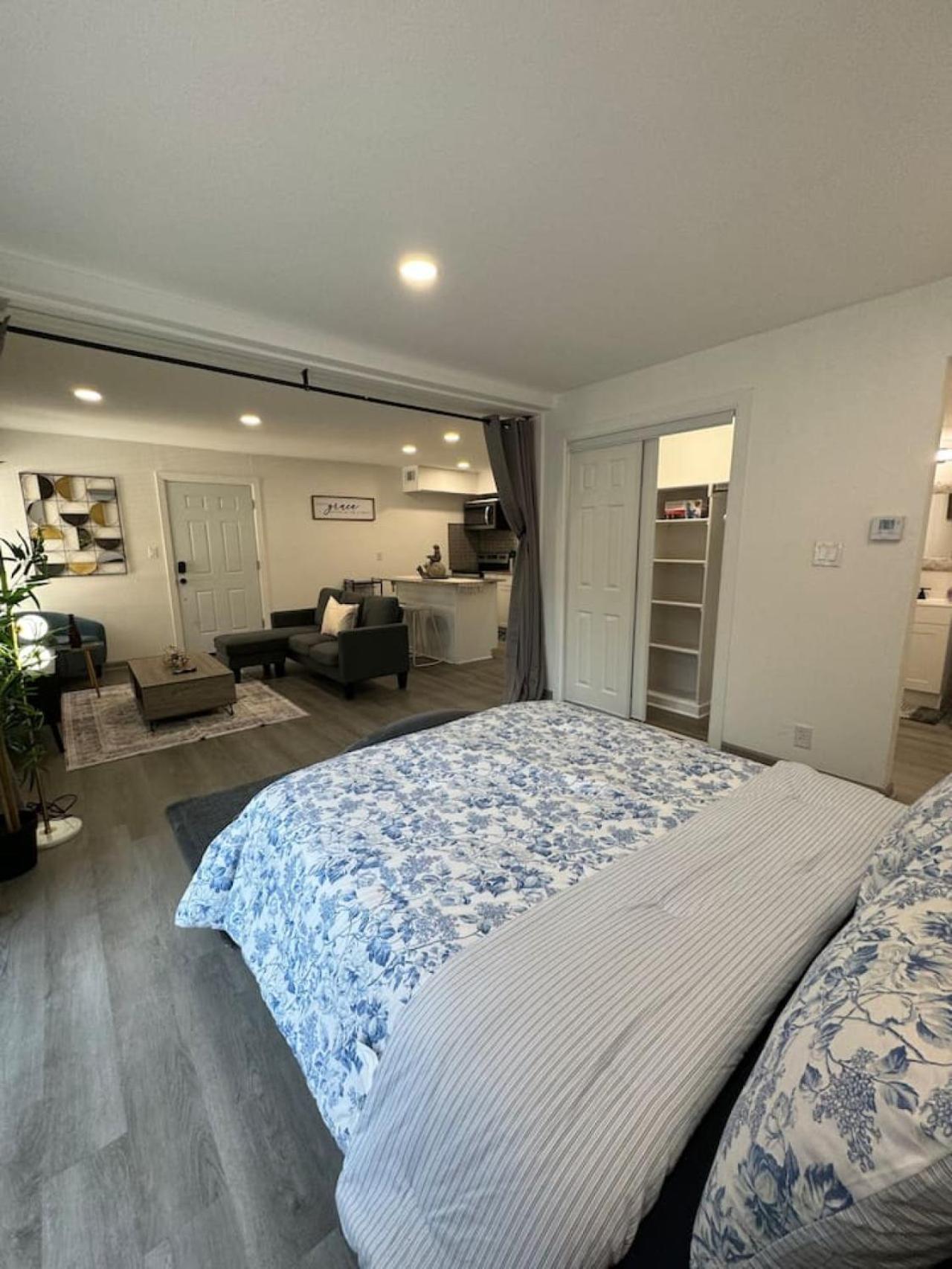 Apartment Downtown Cozy Abode 5 Min From Field 1bd *